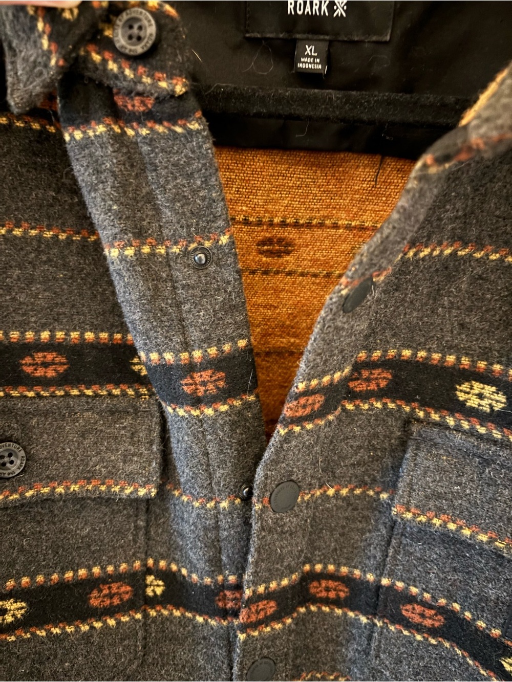 Roark | Patterned Heavyweight Button-Up - Picture 7 of 8